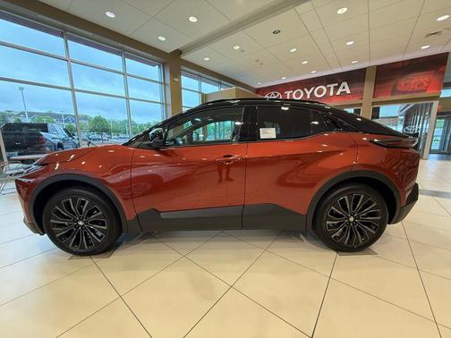 Tandoori w/Midnight Black Metallic Roof 2026 Toyota C-HR XSE