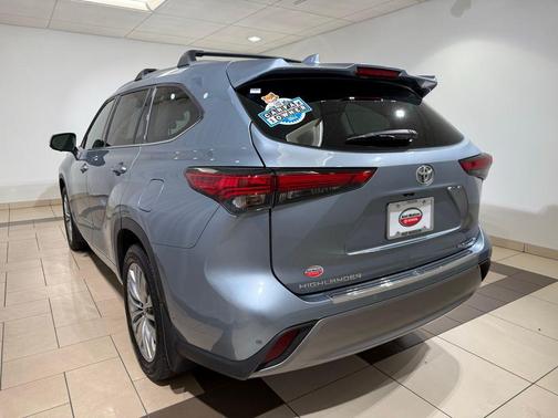 2023 Toyota Highlander Platinum