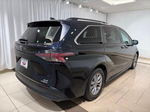 2023 Toyota Sienna XLE 8 Passenger