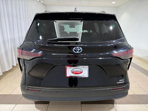 2023 Toyota Sienna XLE 8 Passenger