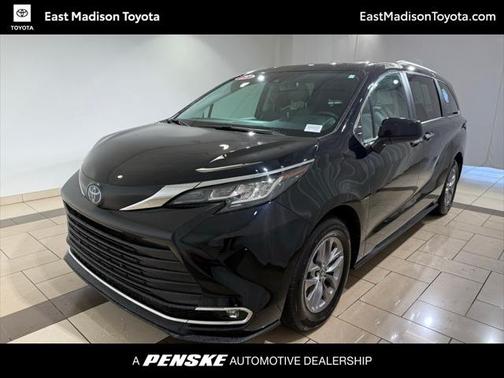 2023 Toyota Sienna XLE 8 Passenger