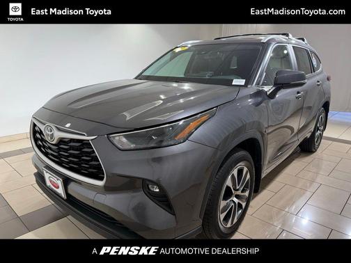 Magnetic Gray Metallic 2023 Toyota Highlander XLE