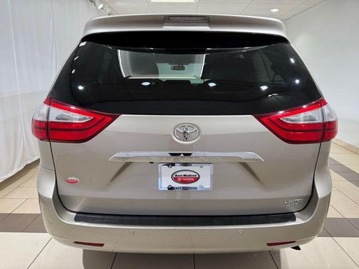 2017 Toyota Sienna Limited Premium