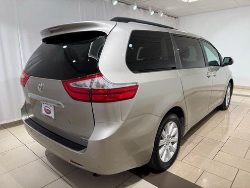 2017 Toyota Sienna Limited Premium