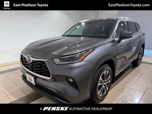 Magnetic Gray Metallic 2021 Toyota Highlander Hybrid XLE
