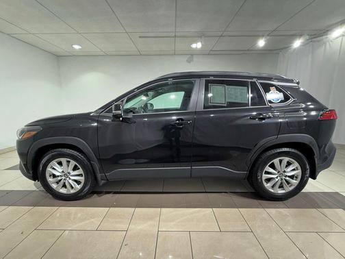 2024 Toyota Corolla Cross LE