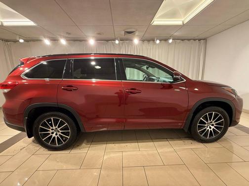 2017 Toyota Highlander SE