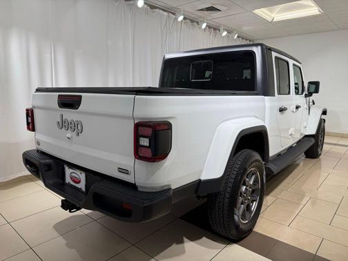 Bright White Clearcoat 2021 Jeep Gladiator Overland