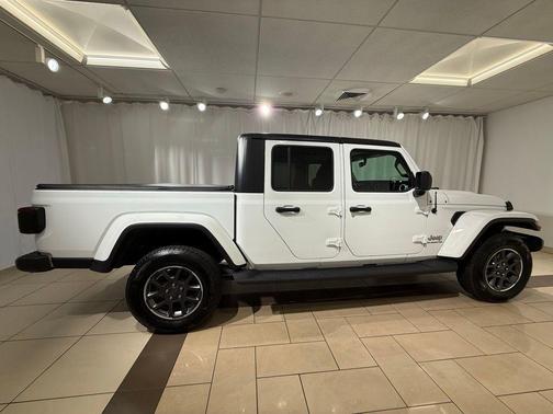 Bright White Clearcoat 2021 Jeep Gladiator Overland