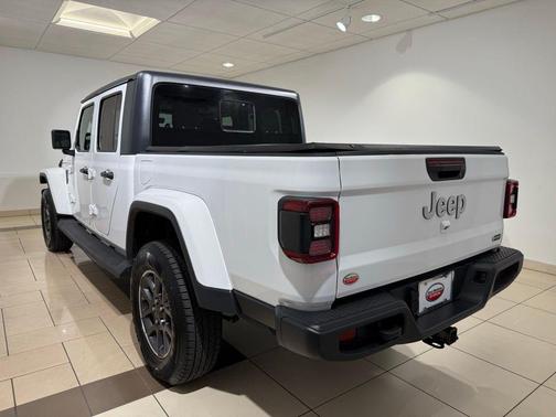 Bright White Clearcoat 2021 Jeep Gladiator Overland