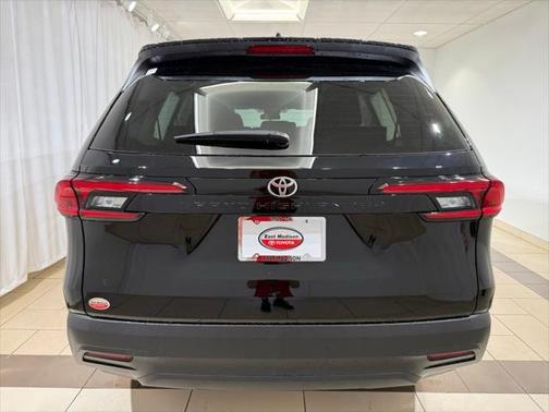 2025 Toyota Highlander LE