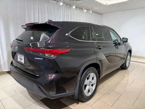 2022 Toyota Highlander Hybrid LE