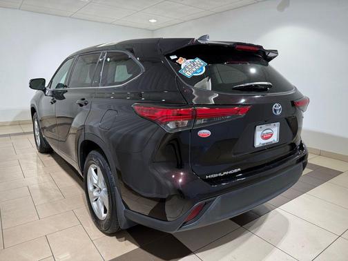 2022 Toyota Highlander Hybrid LE