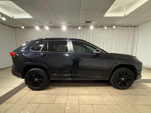 2022 Toyota RAV4 Hybrid SE