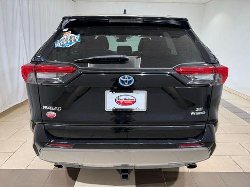 2022 Toyota RAV4 Hybrid SE