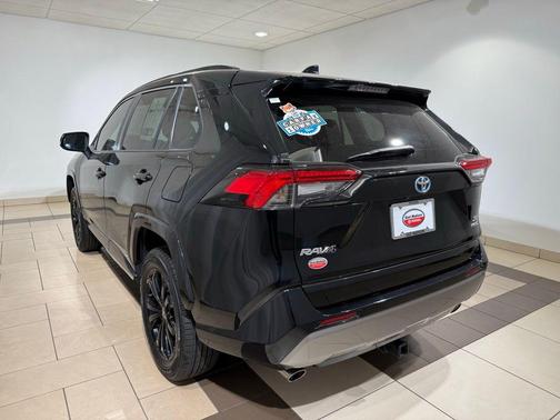 2022 Toyota RAV4 Hybrid SE