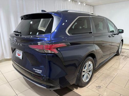 2023 Toyota Sienna Platinum 7 Passenger