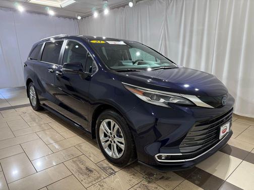 2023 Toyota Sienna Platinum 7 Passenger