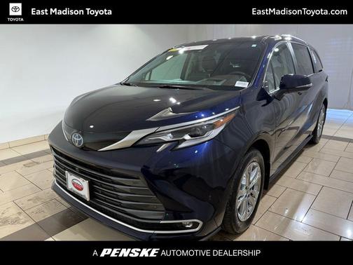 2023 Toyota Sienna Platinum 7 Passenger