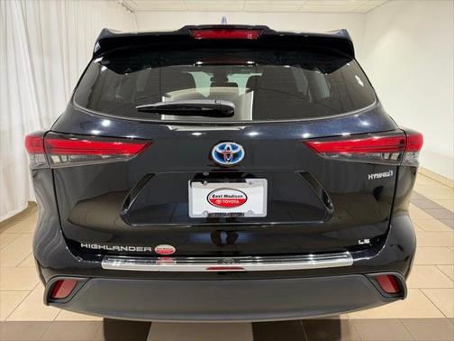 2022 Toyota Highlander Hybrid LE