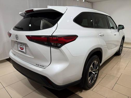 Wind Chill Pearl 2023 Toyota Highlander XLE