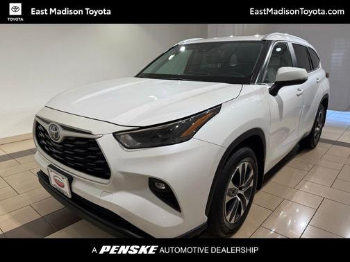 Wind Chill Pearl 2023 Toyota Highlander XLE