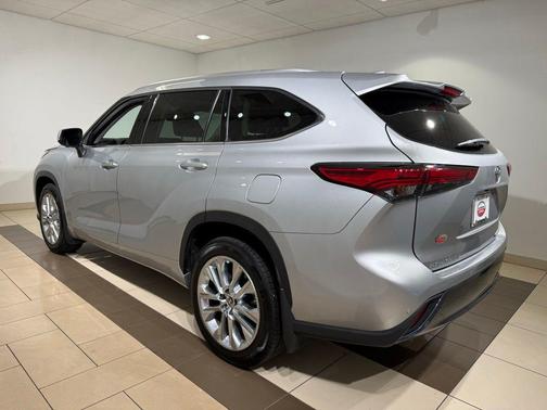 Celestial Silver Metallic 2023 Toyota Highlander Limited