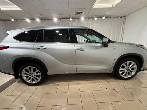 Celestial Silver Metallic 2023 Toyota Highlander Limited