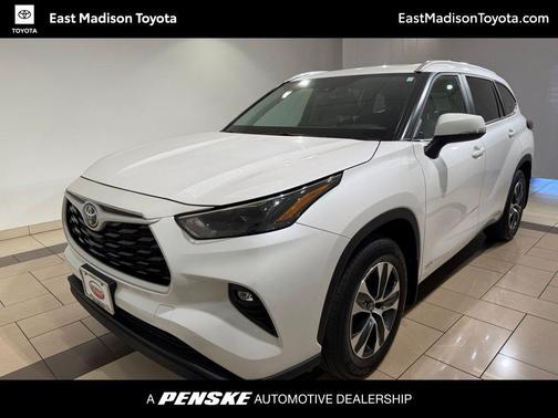 Wind Chill Pearl 2025 Toyota Highlander Hybrid XLE