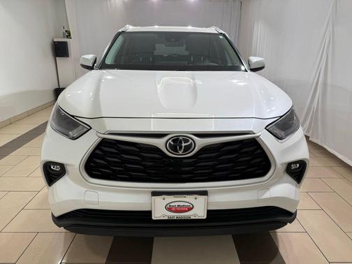 Wind Chill Pearl 2025 Toyota Highlander Hybrid XLE