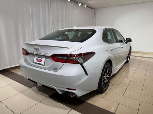 Ice Edge 2024 Toyota Camry SE
