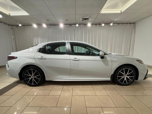 Ice Edge 2024 Toyota Camry SE