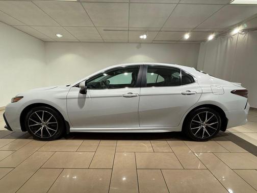 Ice Edge 2024 Toyota Camry SE
