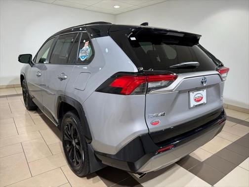 2022 Toyota RAV4 Hybrid SE