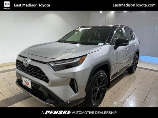 2022 Toyota RAV4 Hybrid SE