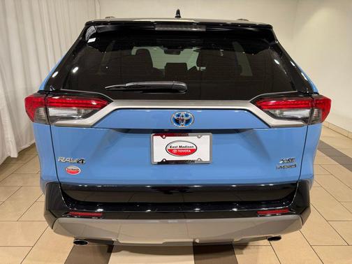 2022 Toyota RAV4 Hybrid SE