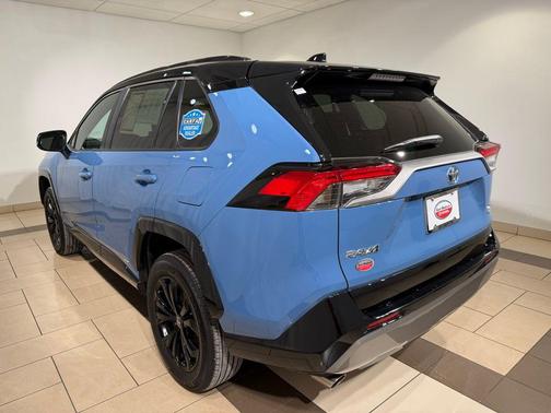 2022 Toyota RAV4 Hybrid SE
