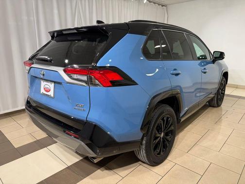 2022 Toyota RAV4 Hybrid SE