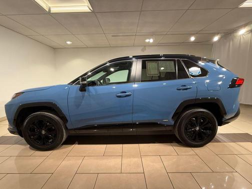 2022 Toyota RAV4 Hybrid SE