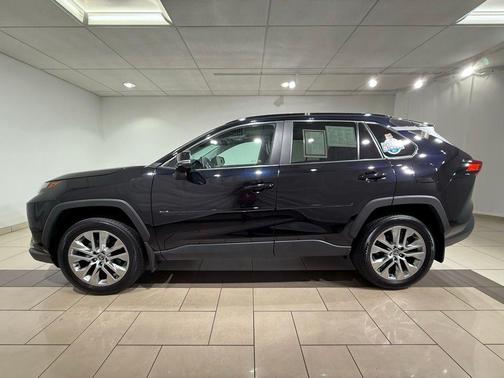 2023 Toyota RAV4 XLE Premium