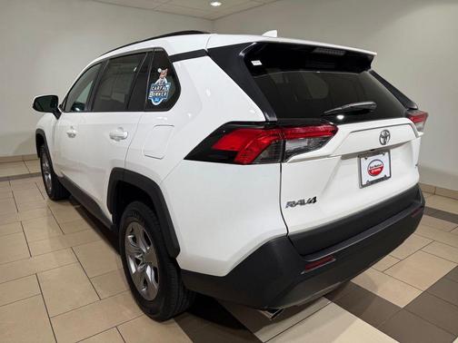 Ice Cap 2024 Toyota RAV4 XLE