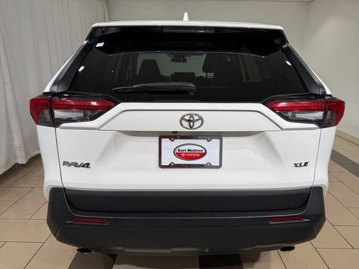 Ice Cap 2024 Toyota RAV4 XLE