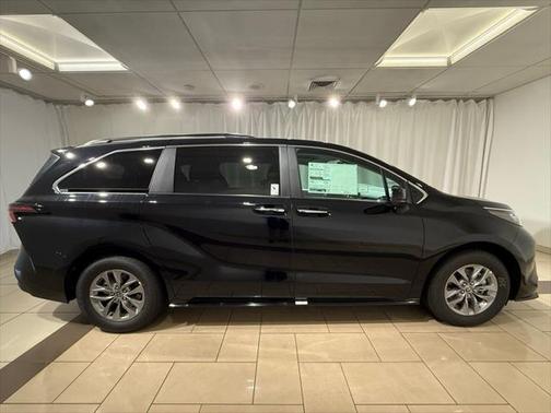 2025 Toyota Sienna XLE 7 Passenger