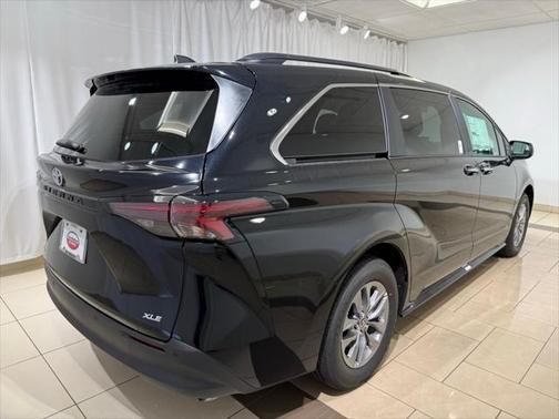 2025 Toyota Sienna XLE 7 Passenger