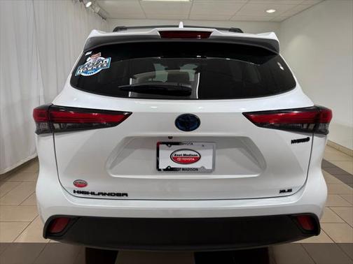 2022 Toyota Highlander Hybrid XLE