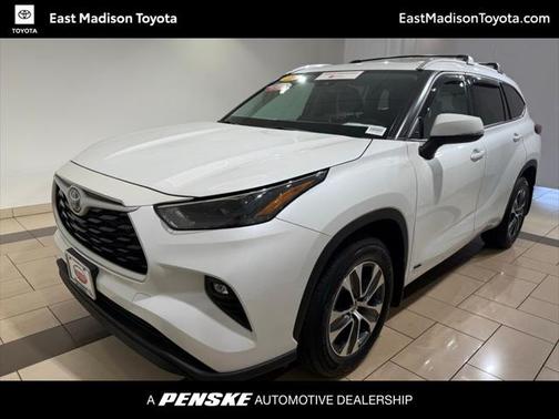 2022 Toyota Highlander Hybrid XLE
