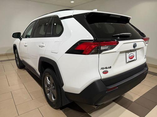 Ice Cap 2024 Toyota RAV4 Hybrid XLE