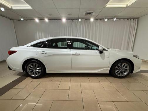 2019 Toyota Avalon Hybrid XLE Plus