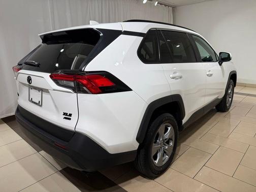 Ice Cap 2025 Toyota RAV4 XLE