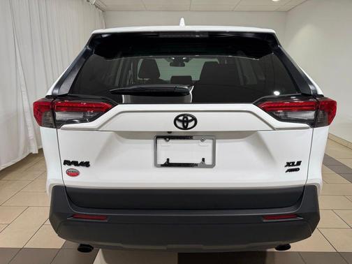 Ice Cap 2025 Toyota RAV4 XLE
